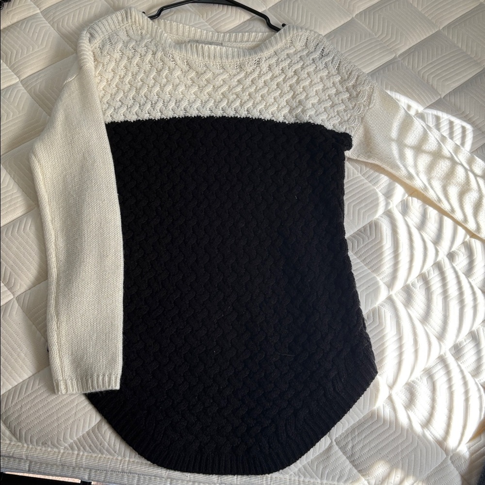 Dressbarn Cream and Black Knit Sweater